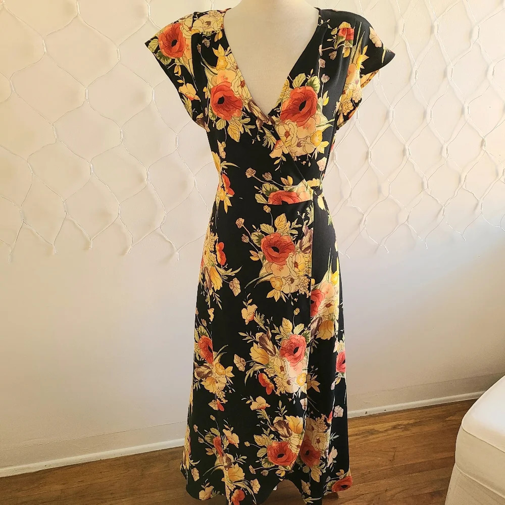 ¤ Sanctuary Wrap Dress • Black Floral • Ruffles • Frilly • Size Small